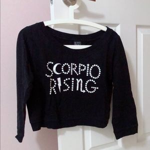 BLACK LOOSE FIT CROPPED TOP - Size L